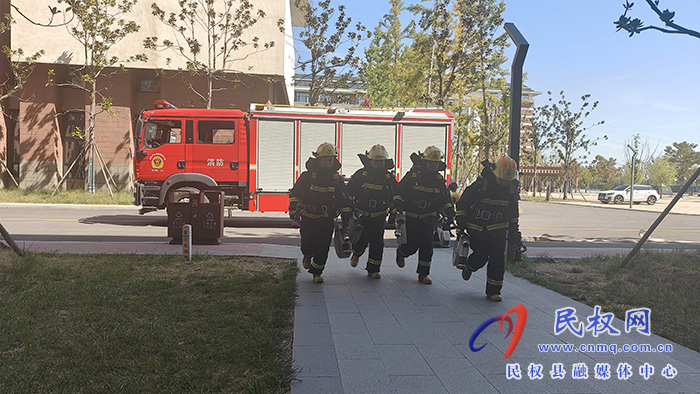 民权:消防培训暨防消联勤进校园 筑牢重点高中安全防线 民权:消防培训暨防消联勤进校园 筑牢重点高中安全防线