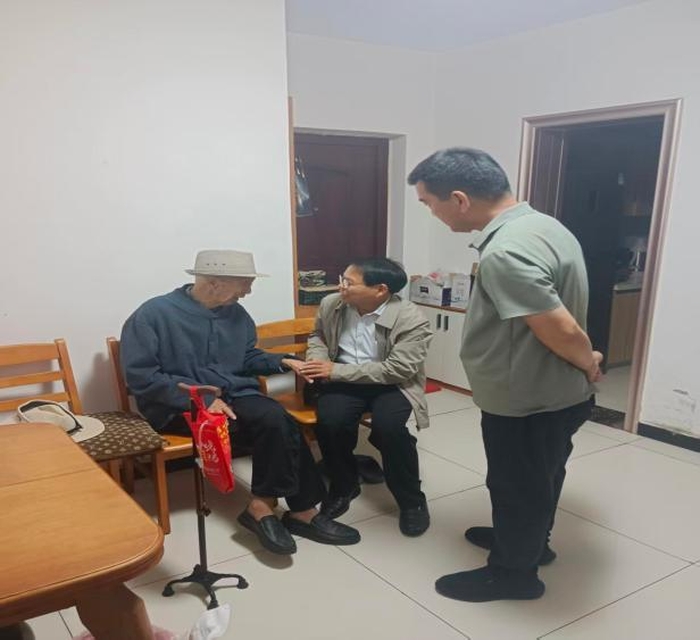 情暖中秋 致敬桑榆 ---民权县龙塘镇卫生院走访慰问离休老干部蒋家庆 情暖中秋 致敬桑榆 ---民权县龙塘镇卫生院走访慰问离休老干部蒋家庆