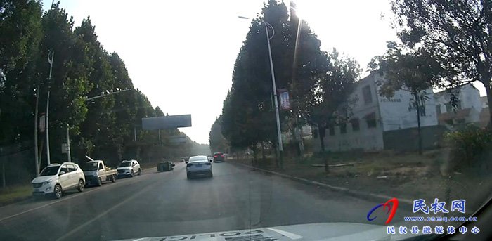 路遇险情伸援手 人民公安