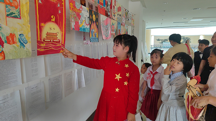民权县图书馆举办“迎中秋 庆国庆”青少年绘画作品展