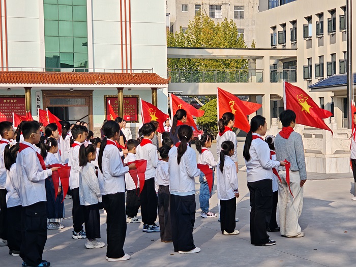 民权县“十 · 一三”少先队建队日示范性入队仪式圆满举行 民权县“十 · 一三”少先队建队日示范性入队仪式圆满举行