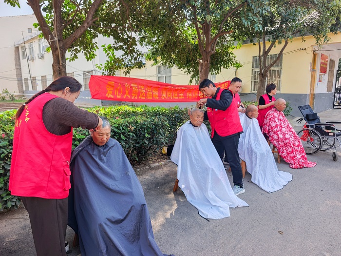 传承敬老风尚 共度重阳佳节——团县委组织开展2026年重阳节敬老慰问暖心活动
